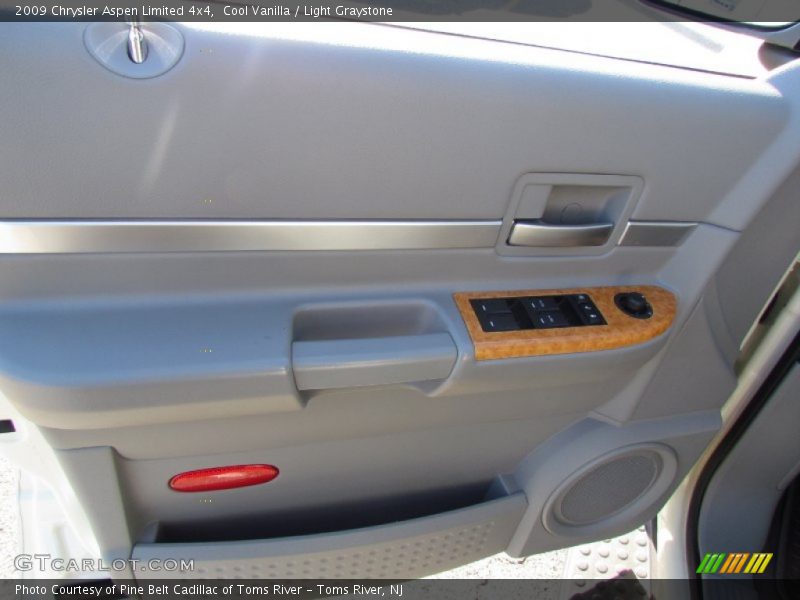 Cool Vanilla / Light Graystone 2009 Chrysler Aspen Limited 4x4