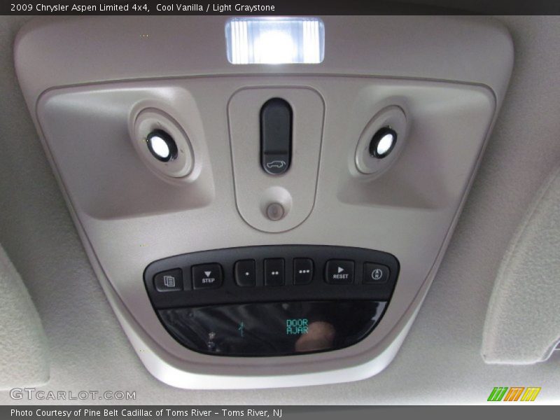 Cool Vanilla / Light Graystone 2009 Chrysler Aspen Limited 4x4
