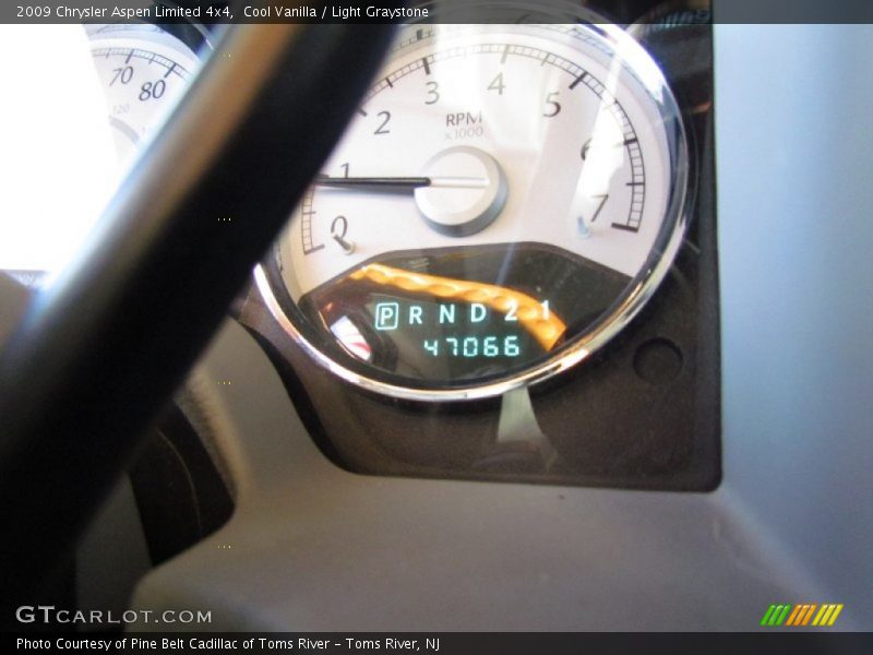 Cool Vanilla / Light Graystone 2009 Chrysler Aspen Limited 4x4