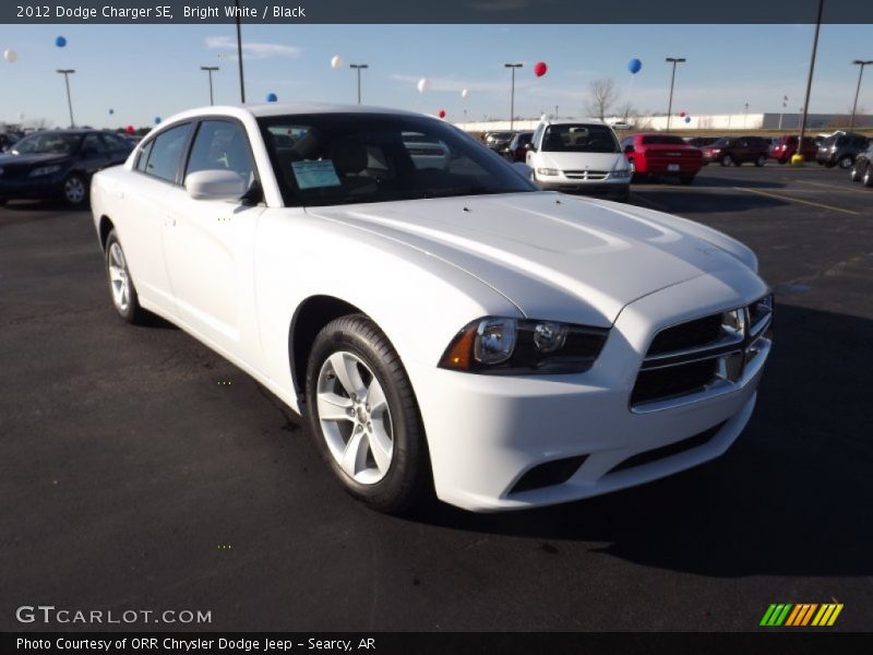 Bright White / Black 2012 Dodge Charger SE