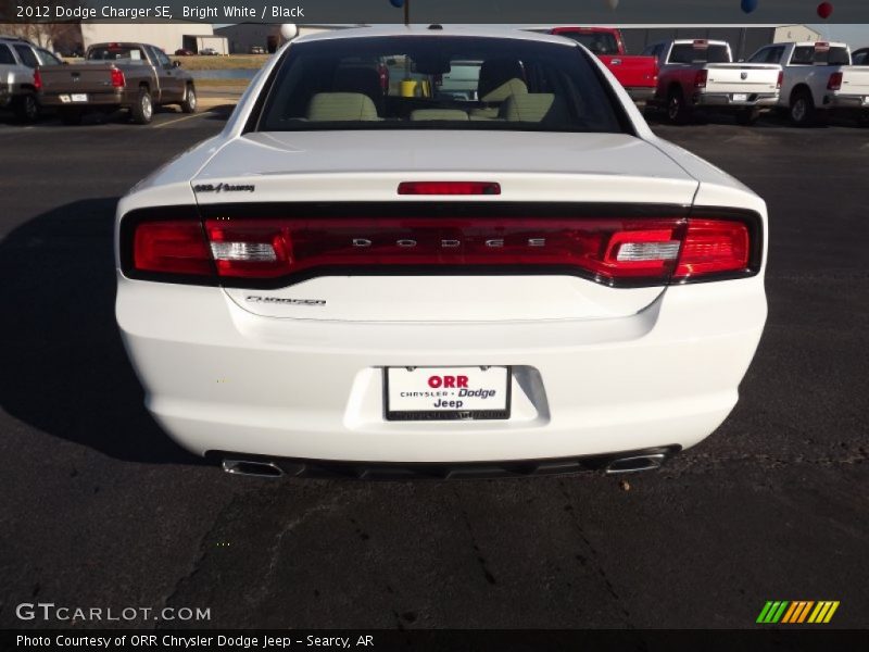 Bright White / Black 2012 Dodge Charger SE