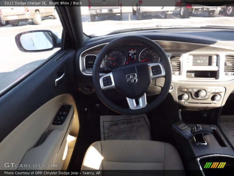 Bright White / Black 2012 Dodge Charger SE