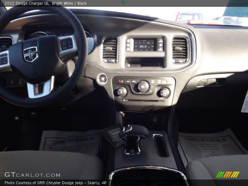 Bright White / Black 2012 Dodge Charger SE