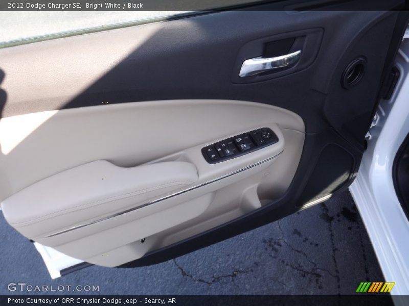 Bright White / Black 2012 Dodge Charger SE