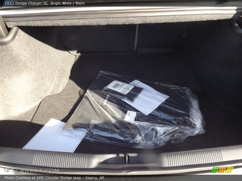 Bright White / Black 2012 Dodge Charger SE
