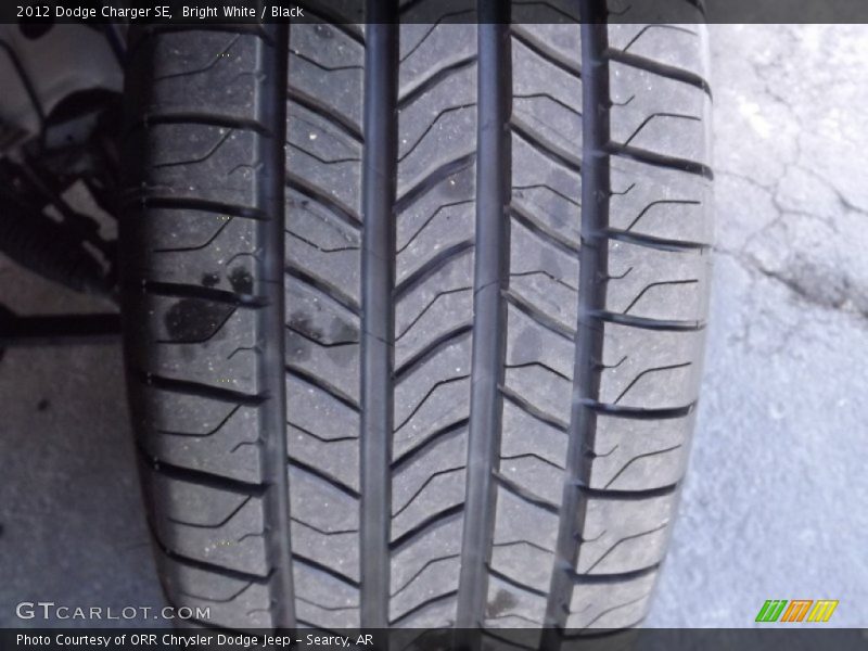 Bright White / Black 2012 Dodge Charger SE