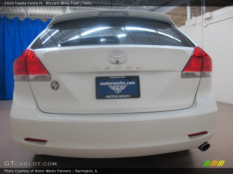 Blizzard White Pearl / Ivory 2010 Toyota Venza I4