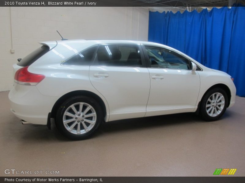 Blizzard White Pearl / Ivory 2010 Toyota Venza I4
