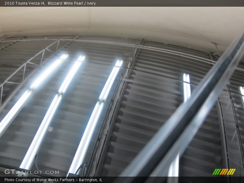 Blizzard White Pearl / Ivory 2010 Toyota Venza I4