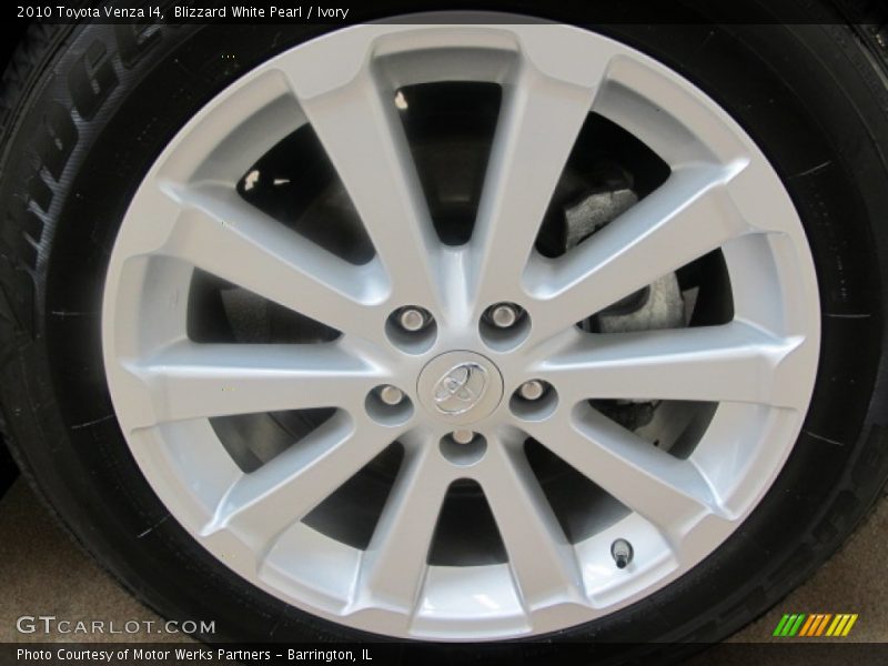 Blizzard White Pearl / Ivory 2010 Toyota Venza I4