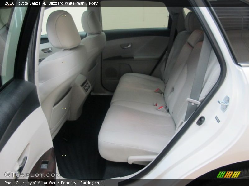 Blizzard White Pearl / Ivory 2010 Toyota Venza I4