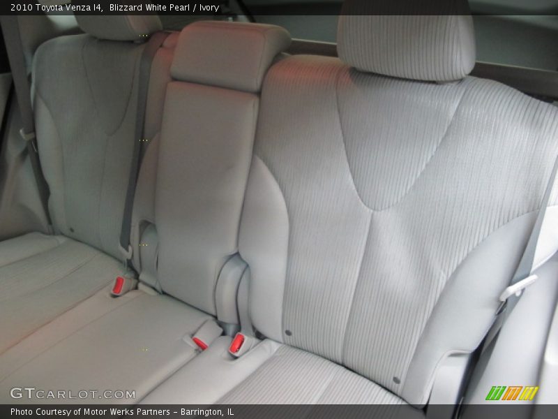 Blizzard White Pearl / Ivory 2010 Toyota Venza I4