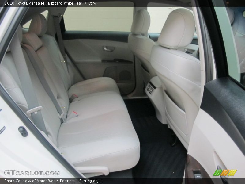 Blizzard White Pearl / Ivory 2010 Toyota Venza I4