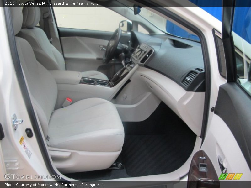Blizzard White Pearl / Ivory 2010 Toyota Venza I4