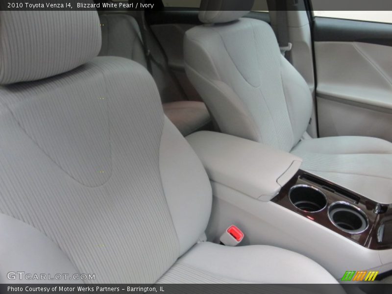 Blizzard White Pearl / Ivory 2010 Toyota Venza I4
