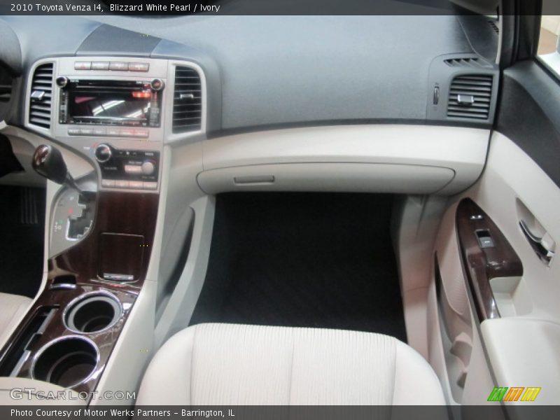 Blizzard White Pearl / Ivory 2010 Toyota Venza I4