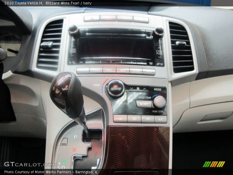 Blizzard White Pearl / Ivory 2010 Toyota Venza I4