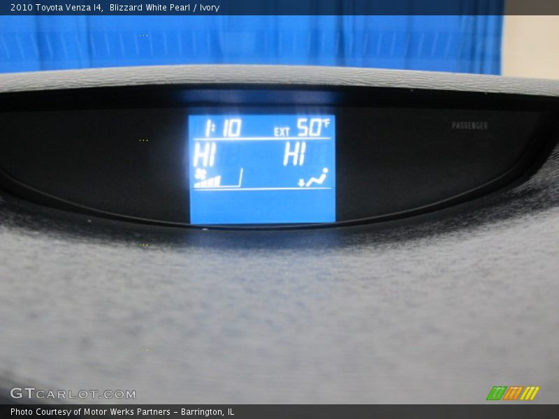 Blizzard White Pearl / Ivory 2010 Toyota Venza I4