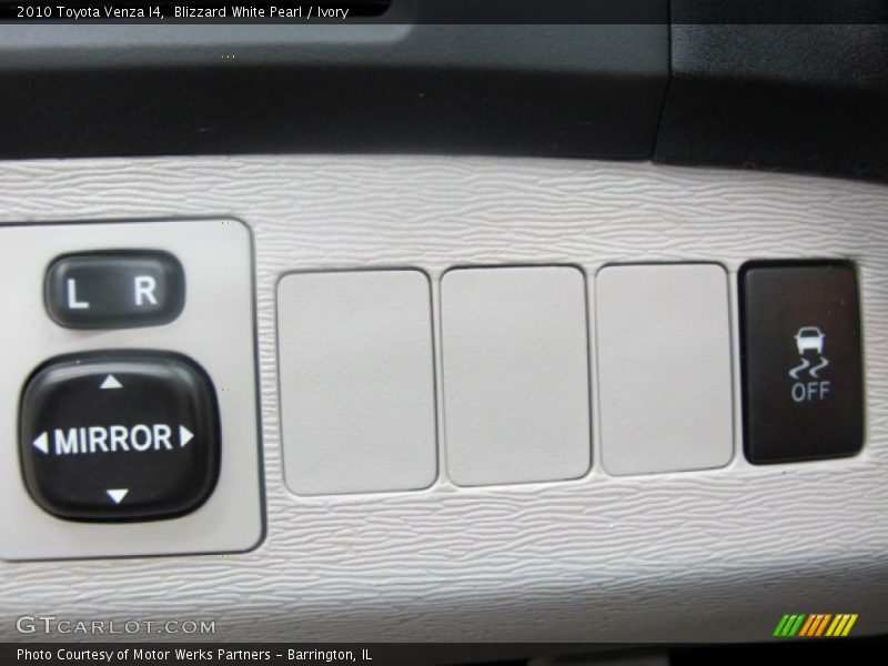 Blizzard White Pearl / Ivory 2010 Toyota Venza I4