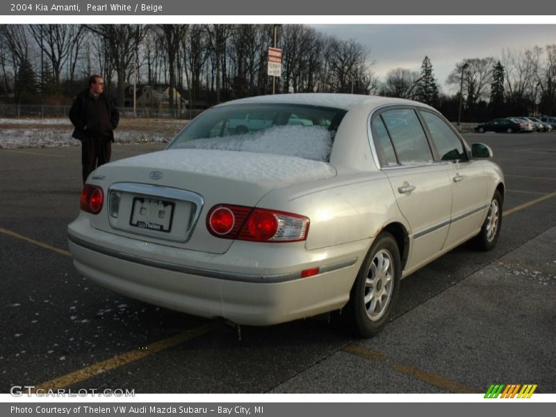 Pearl White / Beige 2004 Kia Amanti