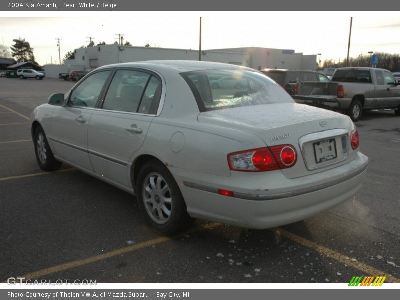 Pearl White / Beige 2004 Kia Amanti