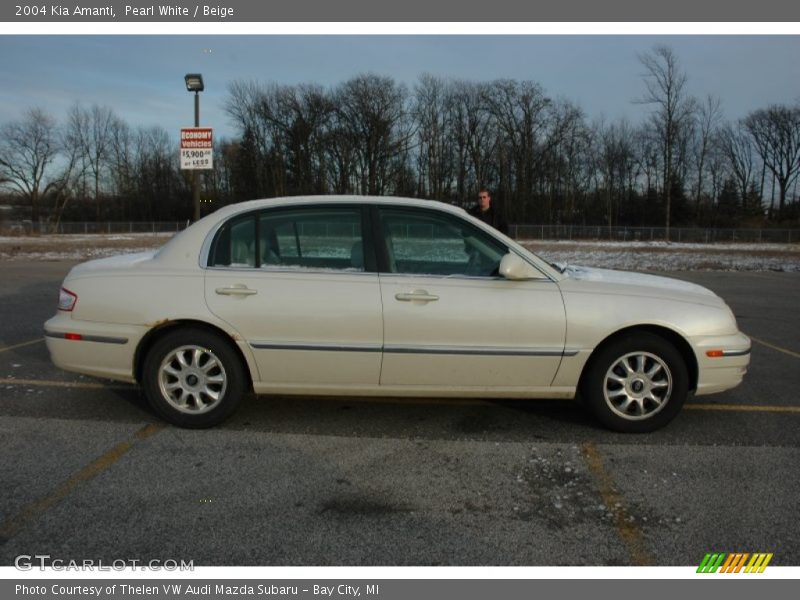 Pearl White / Beige 2004 Kia Amanti