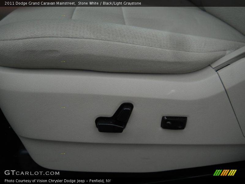 Stone White / Black/Light Graystone 2011 Dodge Grand Caravan Mainstreet