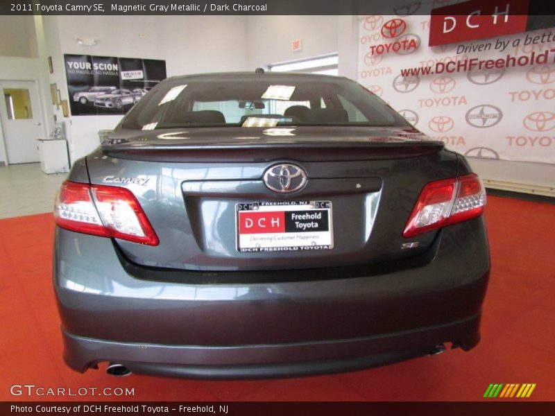 Magnetic Gray Metallic / Dark Charcoal 2011 Toyota Camry SE