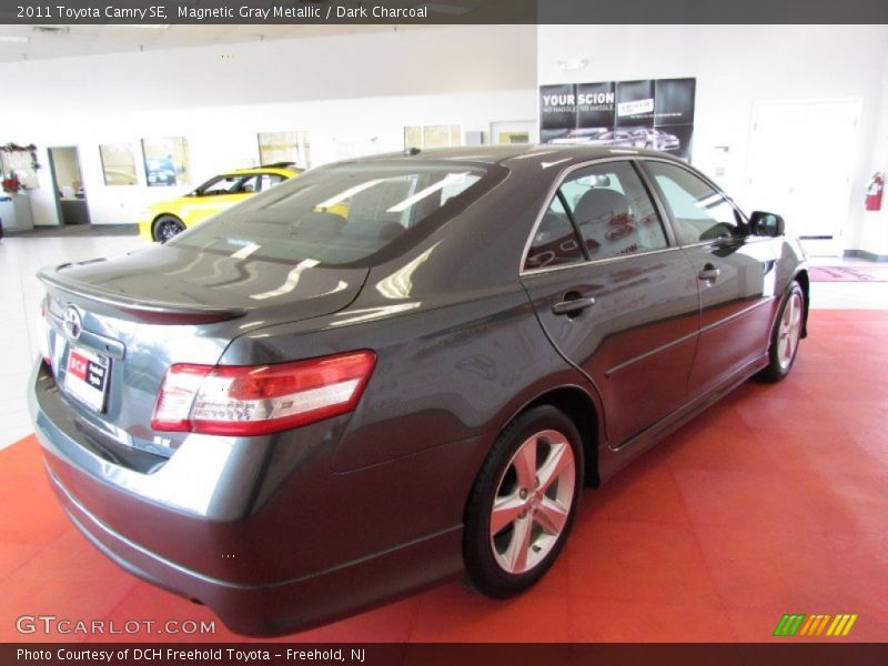 Magnetic Gray Metallic / Dark Charcoal 2011 Toyota Camry SE