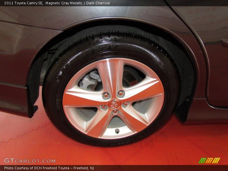 Magnetic Gray Metallic / Dark Charcoal 2011 Toyota Camry SE