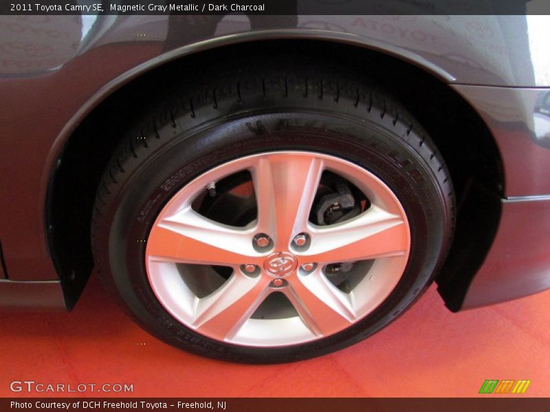Magnetic Gray Metallic / Dark Charcoal 2011 Toyota Camry SE
