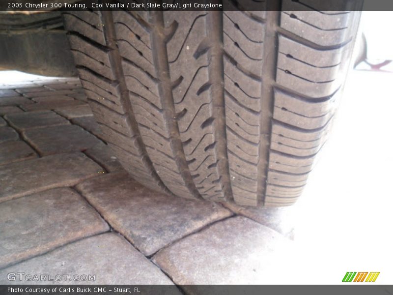 Cool Vanilla / Dark Slate Gray/Light Graystone 2005 Chrysler 300 Touring