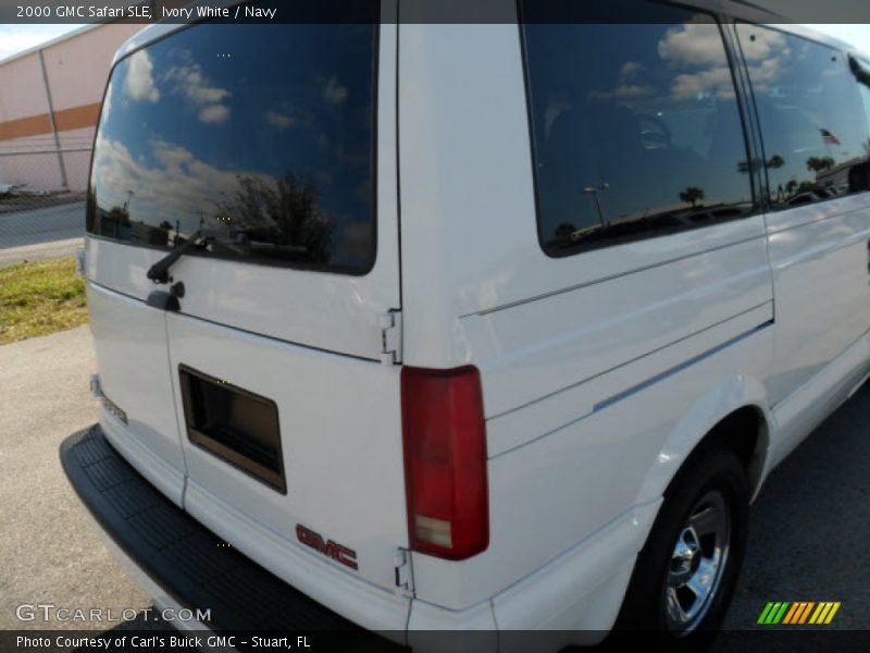 Ivory White / Navy 2000 GMC Safari SLE