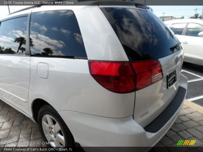 Natural White / Stone 2005 Toyota Sienna XLE