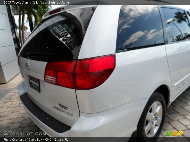 Natural White / Stone 2005 Toyota Sienna XLE
