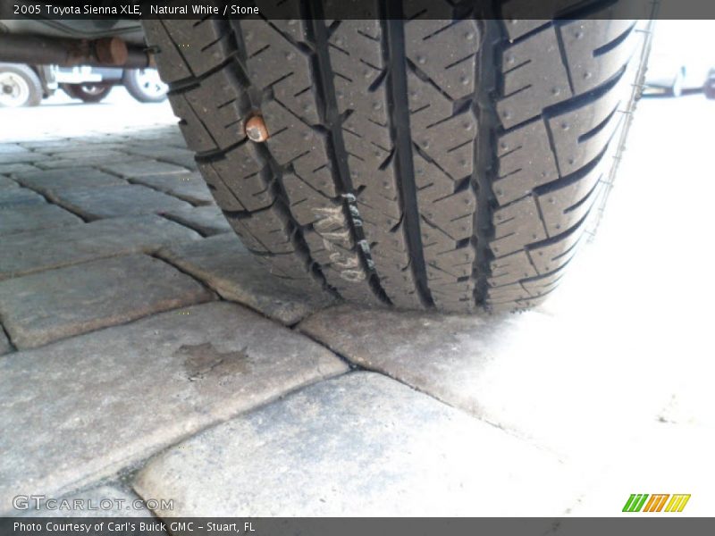 Natural White / Stone 2005 Toyota Sienna XLE