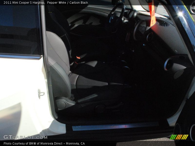 Pepper White / Carbon Black 2011 Mini Cooper S Hardtop