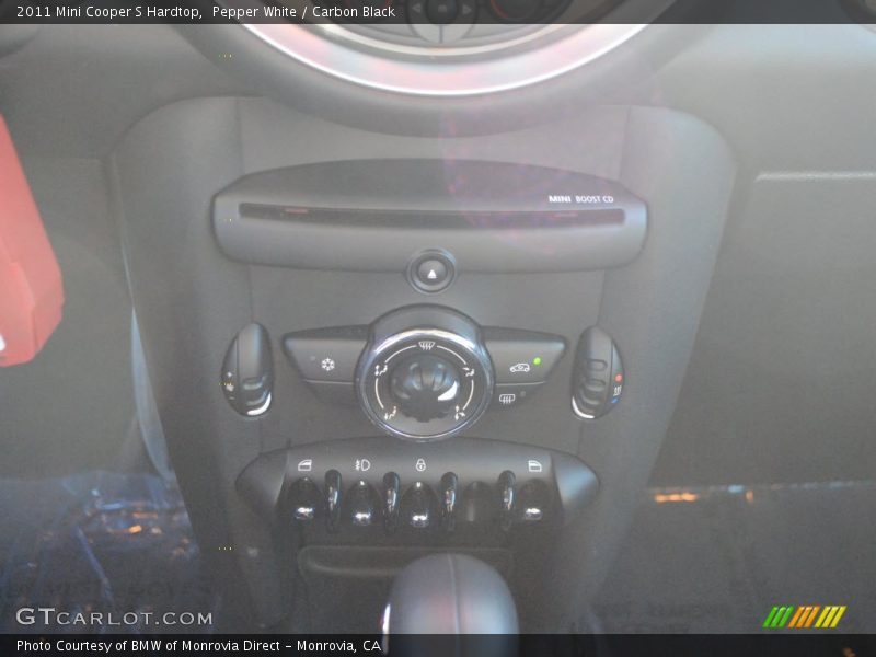 Pepper White / Carbon Black 2011 Mini Cooper S Hardtop