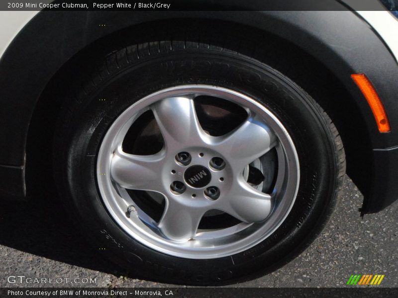 Pepper White / Black/Grey 2009 Mini Cooper Clubman