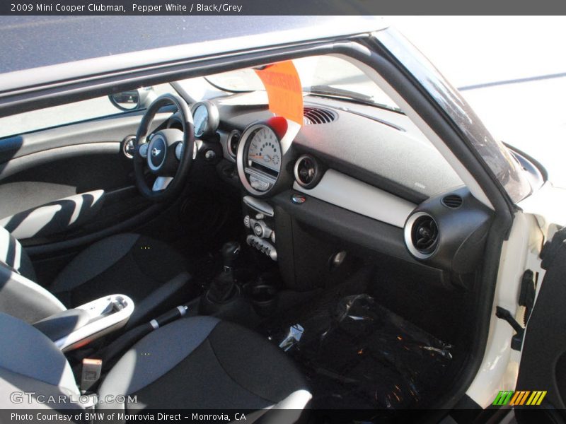 Pepper White / Black/Grey 2009 Mini Cooper Clubman
