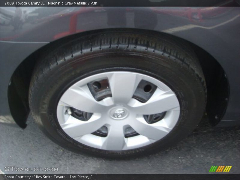 Magnetic Gray Metallic / Ash 2009 Toyota Camry LE