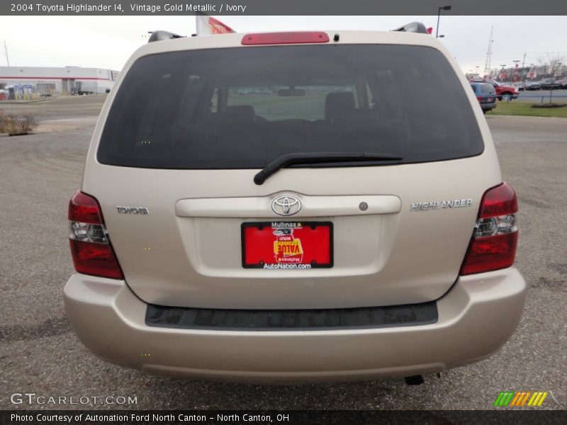 Vintage Gold Metallic / Ivory 2004 Toyota Highlander I4