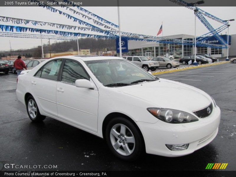 Super White / Taupe 2005 Toyota Camry SE