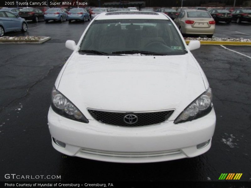Super White / Taupe 2005 Toyota Camry SE