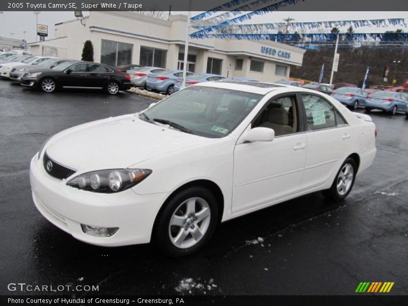 Super White / Taupe 2005 Toyota Camry SE