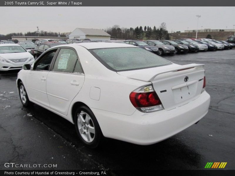 Super White / Taupe 2005 Toyota Camry SE