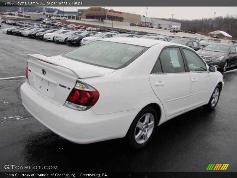Super White / Taupe 2005 Toyota Camry SE