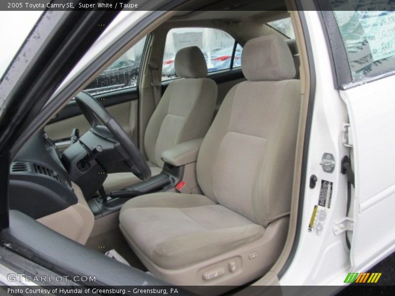 Super White / Taupe 2005 Toyota Camry SE