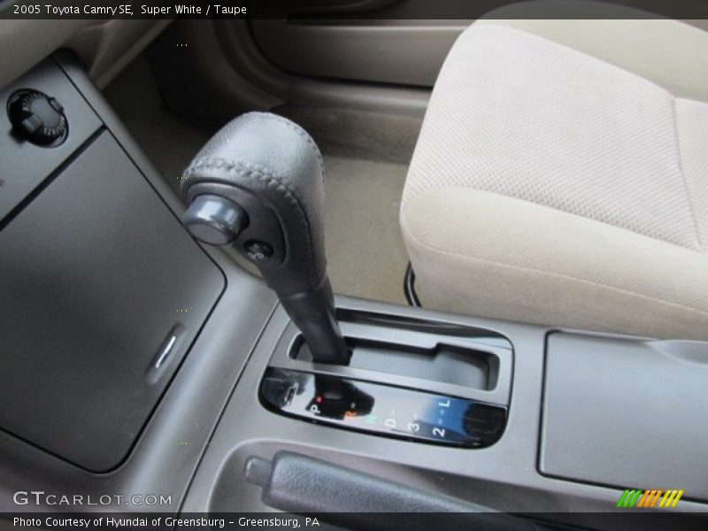 Super White / Taupe 2005 Toyota Camry SE