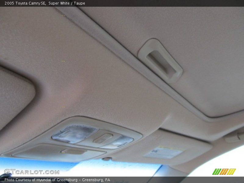 Super White / Taupe 2005 Toyota Camry SE